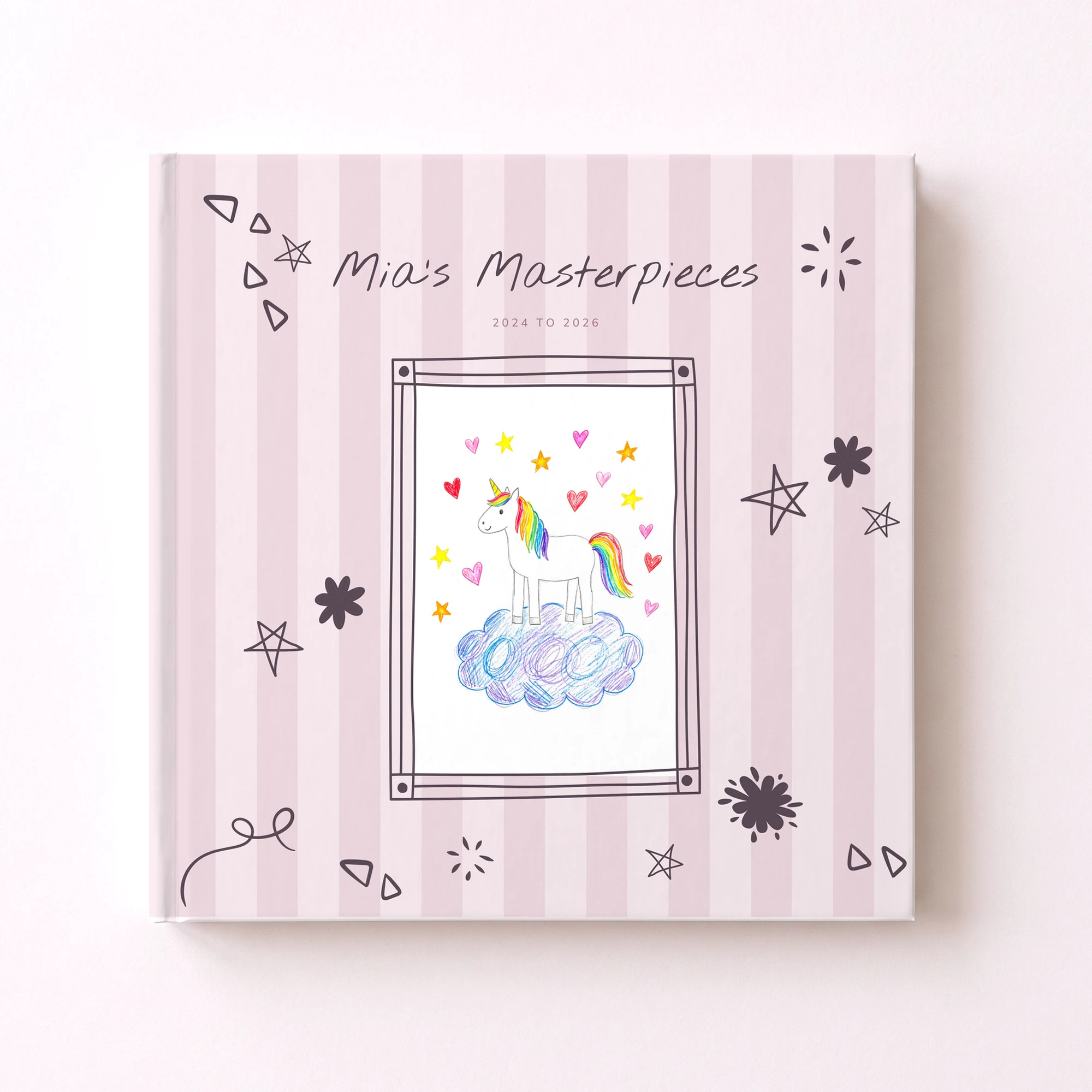 Книга из детских рисунков «Mia’s Masterpieces» в розовом цвете, твердая обложка